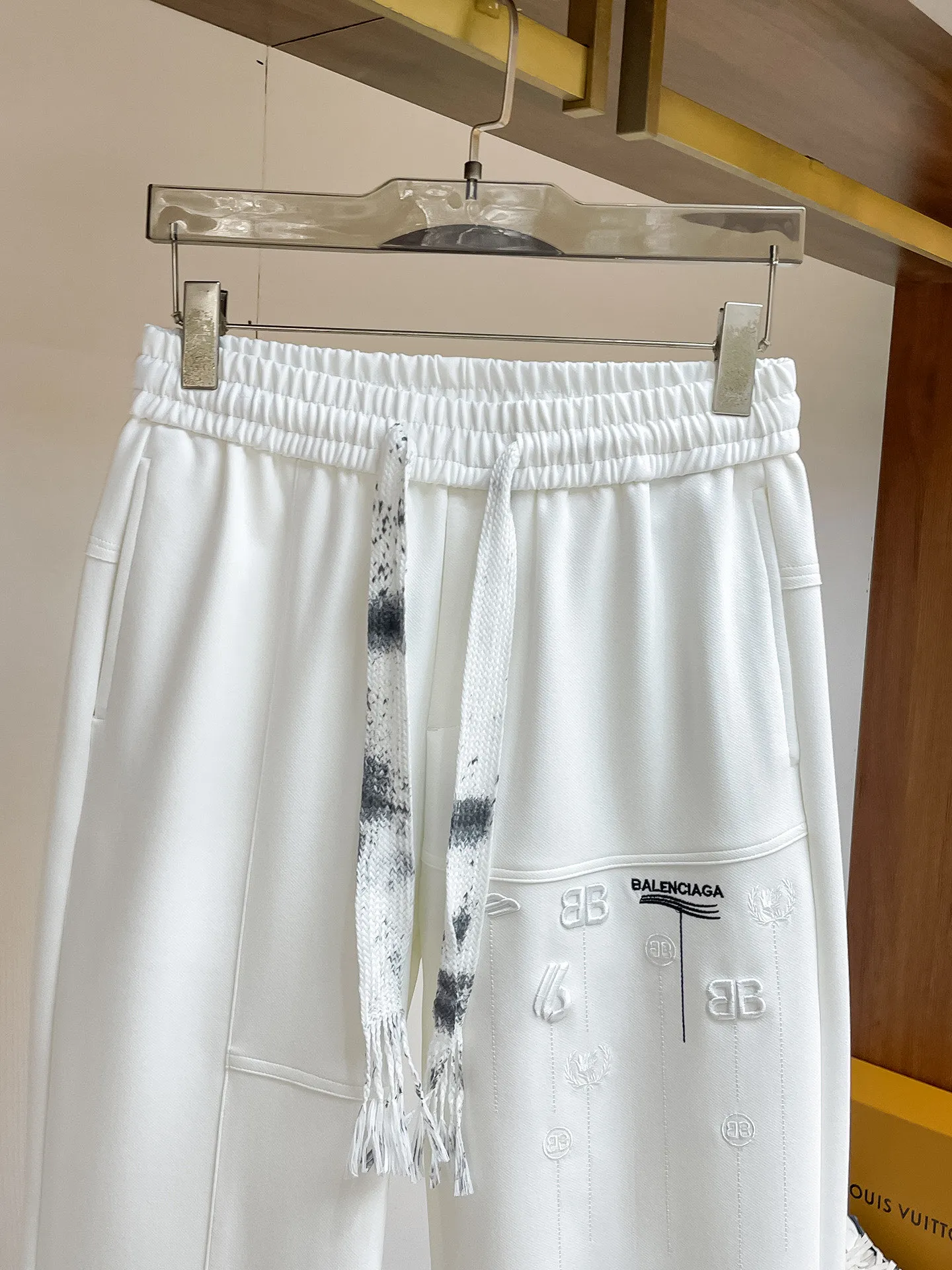 Balenciaga [High Version] 2026 Autumn and Winter latest products, available at counters at the same time, Original product, fashionable casual trousers and casual trousers, using imported original fabrics, top-grade embroidery 🪡 craft letter pattern logo, original hardware accessories decoration, simple yet fashionable, fashionable and handsome upper body, Sizes: M-3XL